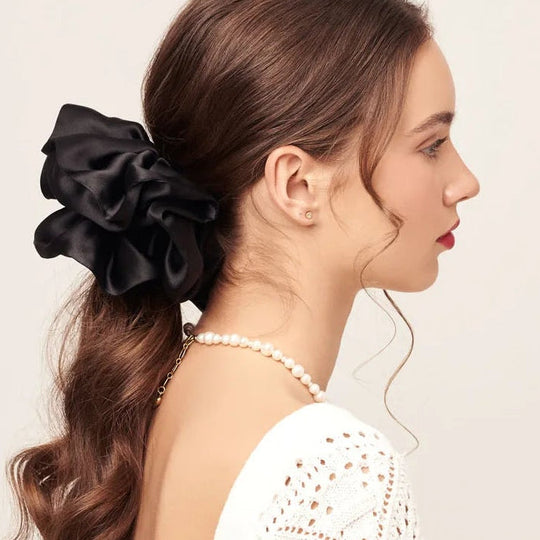 Oversized scrunchie